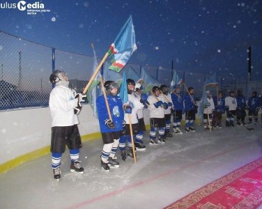 В якутском селе открыли хоккейный корт