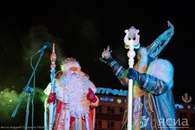 В Якутске Чысхаан передал Деду Морозу символ Холода