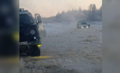 На участке зимника Вилюйск - Жиганск образовалась наледь / ЯСИА  Жиганский Республика Саха (Якутия)