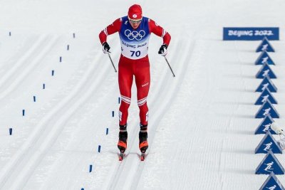 Российский лыжник Большунов завоевал серебряную медаль Олимпиады в гонке на 15 км