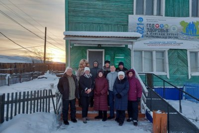 Комплексная бригада врачей осмотрела население Момского района Якутии