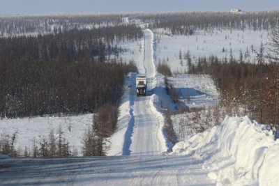 В Усть-Янском и Среднеколымском районах снизили грузоподъемность зимников