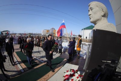 В Намском районе почтили память государственного деятеля Якутии Ильи Винокурова / Айаал Аргунов  Намский Республика Саха (Якутия)