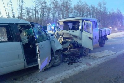 В Хангаласском районе Якутии в ДТП пострадали пять человек 