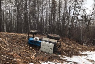 В Таттинском районе Якутии в результате опрокидывания трактора пострадал ребенок