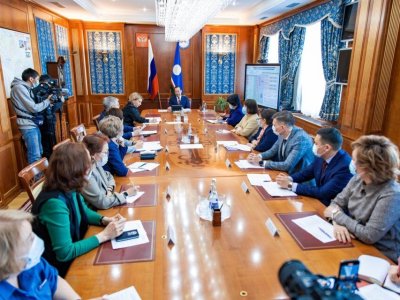 Глава Якутии призвал эффективней использовать выстроенную систему медицинской помощи