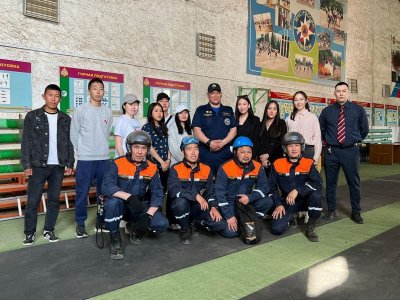 Спасатели Службы спасения РС(Я) ознакомили студентов  с будущей профессией