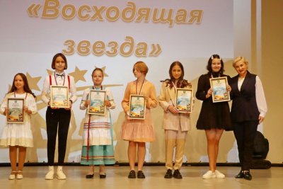 Лучшие ученики Ленского района Якутии получили денежные премии