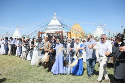 Губернатор Новосибирской области: "Впечатлён масштабами якутского национального праздника"