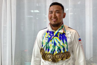 Одиннадцать учеников тренера Василия Оленова стали золотыми медалистами Игр народов Якутии 