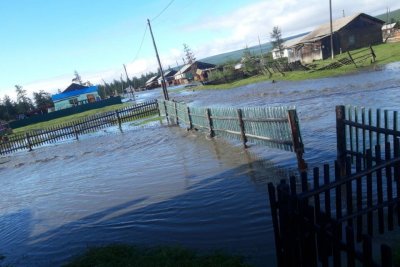 Уровень воды в реке Дулгалах в Верхоянском районе Якутии поднялся до критических отметок