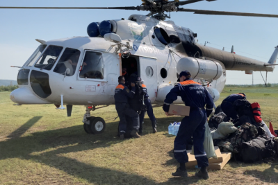 Спасатели вылетели в Оймяконский район для борьбы с природным пожаром