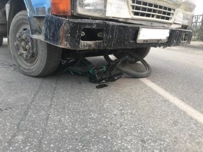 В Якутске грузовик сбил на пешеходном переходе 15-летнего велосипедиста