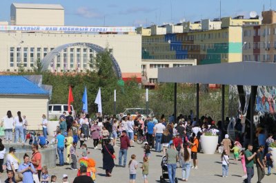 Салютом отметили удачнинцы открытие Центральной площади