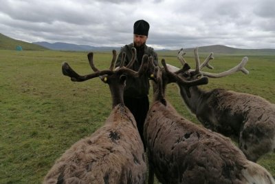 Православный арктический десант посетил якутских оленеводов