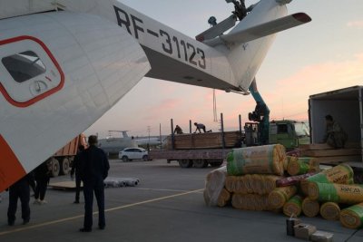 Вертолет доставил стройматериалы в пострадавшие от дождей труднодоступные сёла Якутии