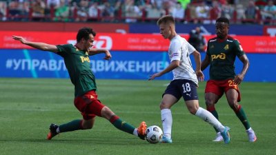 Футболист из Якутии отметился голевой передачей в матче против московского «Локомотива»