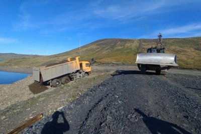 Пять единиц техники привлечено на восстановление плотины в Булунском районе /   Булунский 