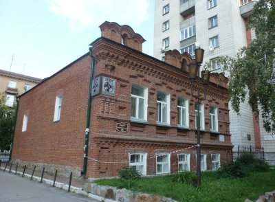 Двухэтажный кирпичный особняк /  / Новосибирская область