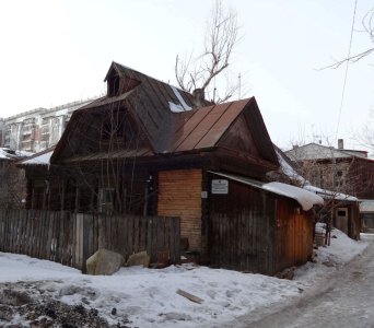 Одноэтажный дом с мансардой нач. ХХ в. /  / Томская область