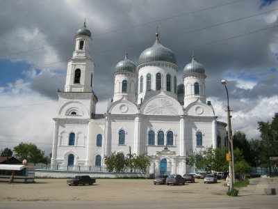 Церковь на площади /  / Челябинская область