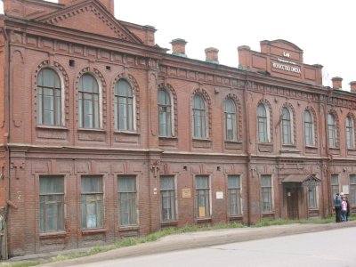Здание бывшего городского 4-классного начального училища /  / Омская область