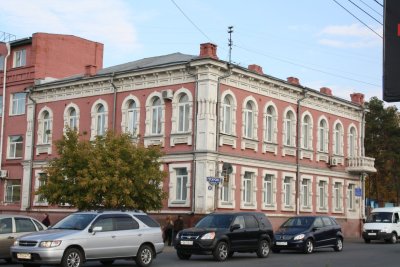 Здание городской санитарно-эпидемиологической станции с флигелем во дворе /  / Омская область