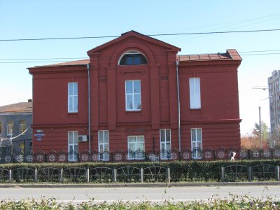 Здание бывшего первоначального городского училища /  / Омская область