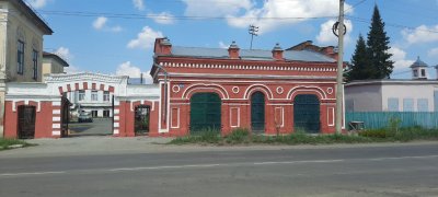 Ворота и магазин - часть усадьбы Луки Сурикова /  / Курганская область