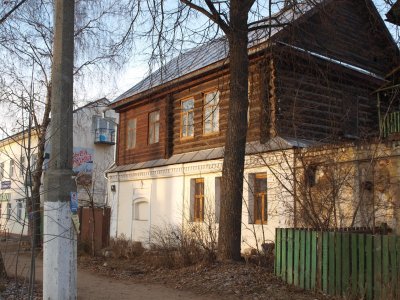 Жилой дом с оградой и воротами /  / Тверская область