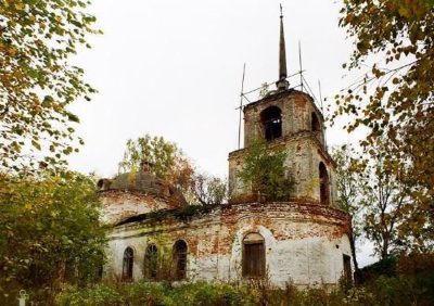Троицкая церковь с иконостасами XX в. /  / Тверская область