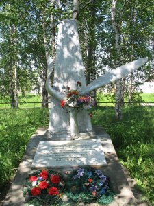 Братская могила советских лётчиков, павших в годы Великой Отечественной войны 1941-1945 гг. /  / Республика Карелия