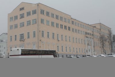 Здание бывшего офицерского собрания и оружейной школы, где в 1917 году была провозглашена Советская власть в г. Ижевске /  / Удмуртская республика