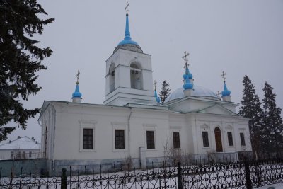 Церковь с кованной оградой и воротами /  / Челябинская область