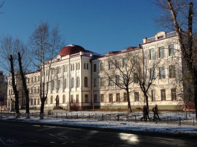 Здание (бывшая Алексеевская гимназия), ныне средняя школа №4 / Город Благовещенск / Амурская область