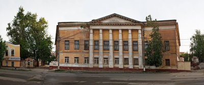 Дом Милютинского приюта с воротами и церковью /  / Калужская область