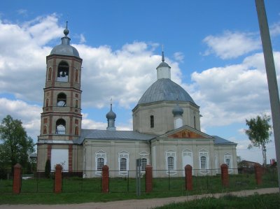 Церковь Троицкая и каменные ворота усадьбы Дашковой /  / Калужская область