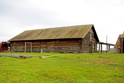 Двухэтажный амбар (манхаасай) для хранения зерна / Мегино-Кангаласский / Республика Саха (Якутия)