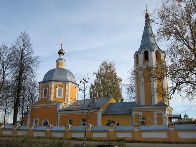 Воскресенская церковь с интерьером /  / Ивановская область