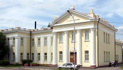 Клуб железнодорожников, одно из первых клубных зданий области, открыто в 1926 г. /  / Омская область