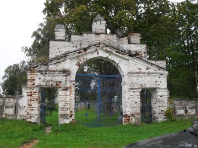Ограда с воротами и лавкой /  / Ивановская область
