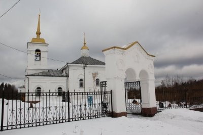 Церковь Михаила Архангела с воротами и оградой /  / Ленинградская область
