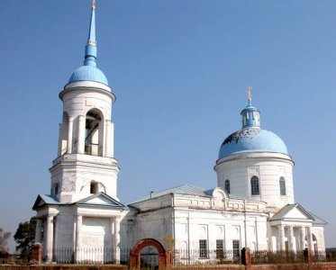 Церковь Крестовоздвиженская  с оградой /  / Пензенская область