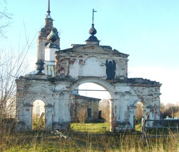 Южные ворота в ограде церкви /  / Костромская область