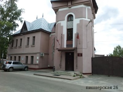 Большой угловой дом с воротами /  / Брянская область