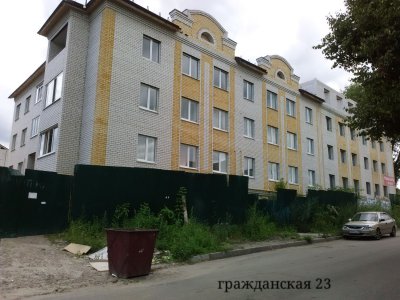 Большой дом с балконом (публичный дом) /  / Брянская область