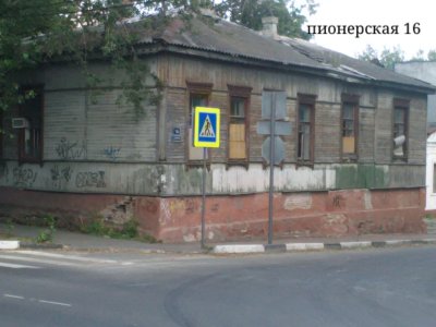 Большой угловой бревенчатый дом /  / Брянская область