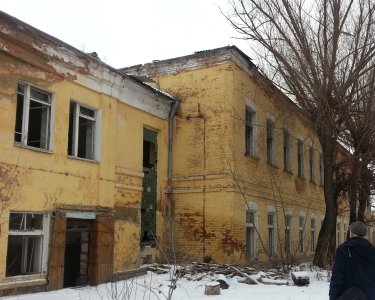 Двухэтажное здание бывшей казармы /  / Челябинская область