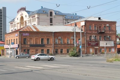 Двухэтажный каменный дом с лавкой купца Г.Н. Каширина /  / Челябинская область