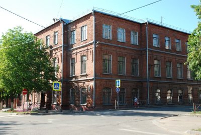 Здание торговой школы, в котором в 1905-1908 гг. учился писатель-революционер Фурманов Дмитрий Андреевич /  / Ивановская область